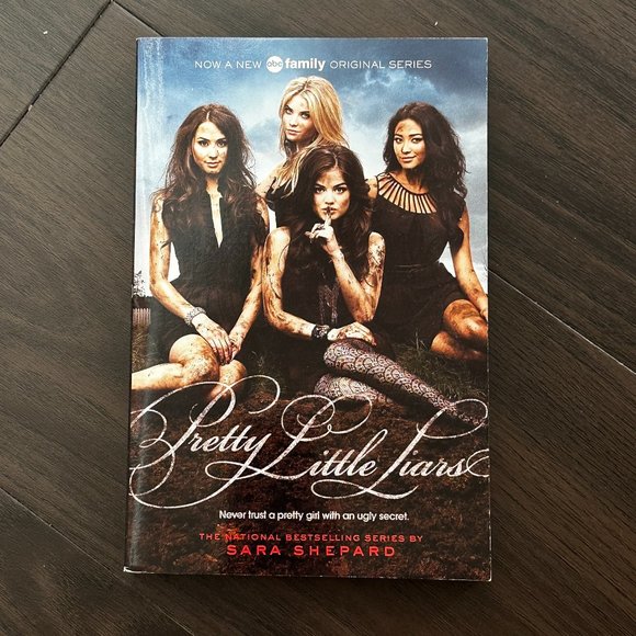 Pretty Little Liars TV Tie-In Edition by Sara Shepard - Picture 1 of 2